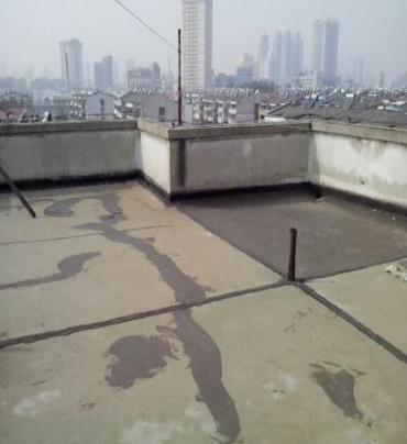 齐齐哈尔市漏水维修 楼顶漏水是什么原因，楼顶漏水维修方法是什么?